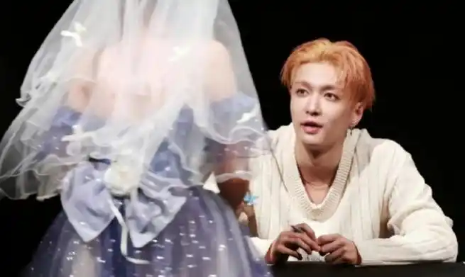 张艺兴看粉丝的眼神