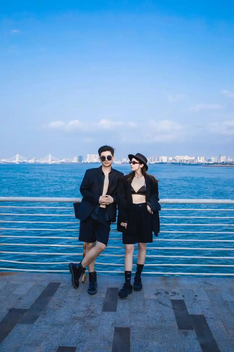 情侣拍照姿势·三生有幸遇见,愿余生皆是你.