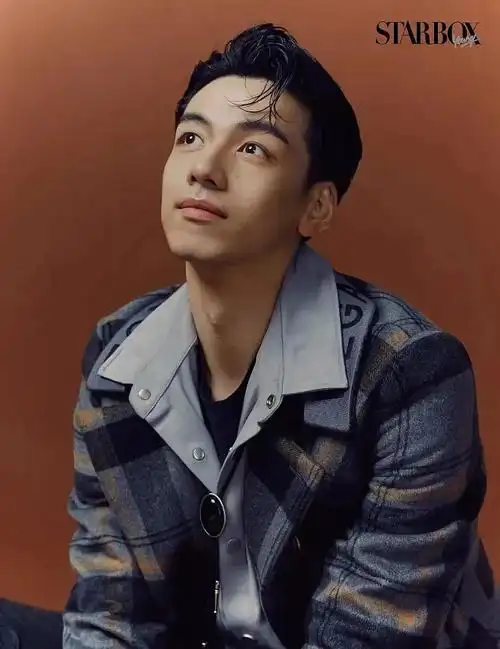 这个"军艺校草"火了!八块腹肌低音炮,又仙又美,比小鲜肉强!_刘迦