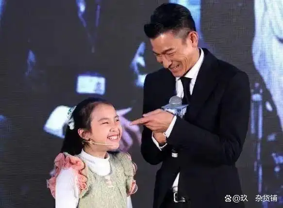 刘德华不准女儿玩手机冲上热搜,多少亲子关系,死在了这两个字上