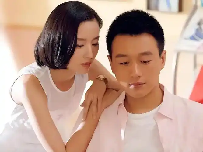 在今年年初的时候,娱乐圈发生了一件匪夷所思的大事件,董洁和潘粤明两