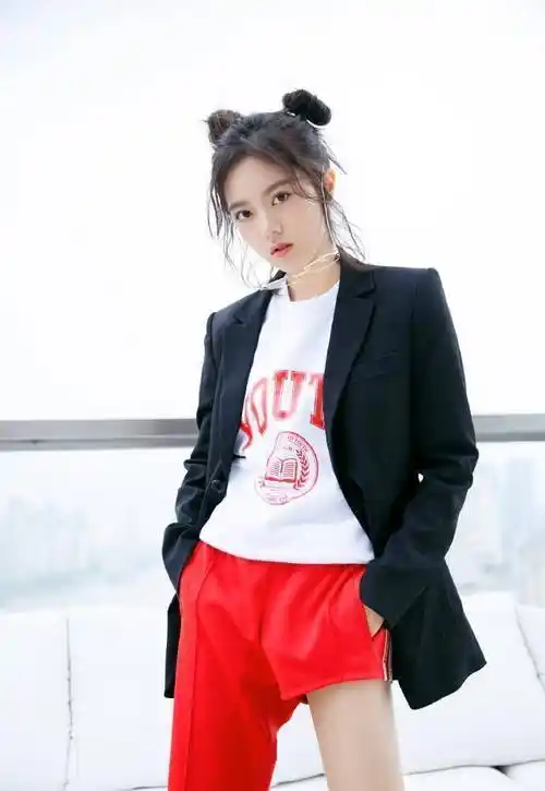 赵今麦大胆挑战"左长裤,右光腿",本以为会很丑,结果却a翻全场_造型_裤