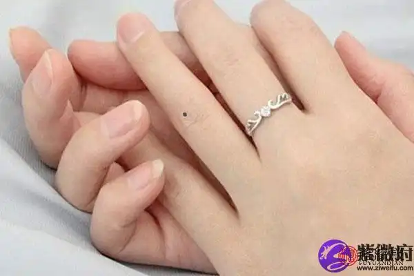 左手无名指关节有痣意味着什么