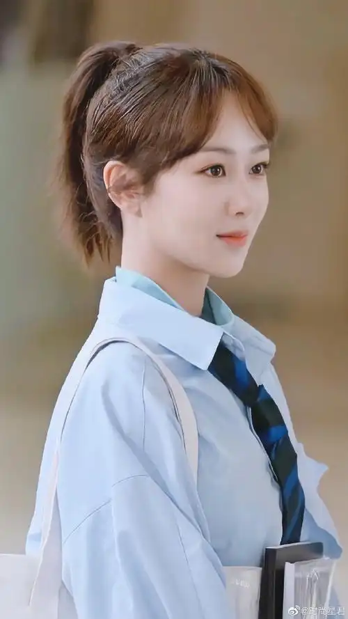 杨紫佟年回归# yz#佟年结婚空隙还在改论文.