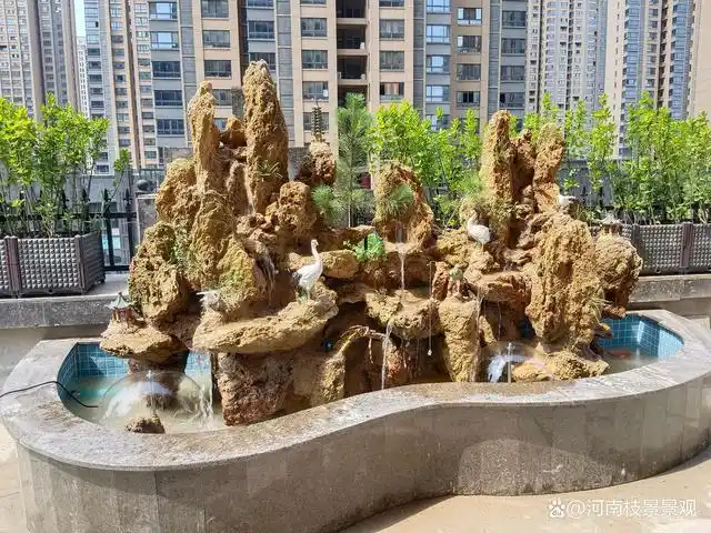 庭院假山在庭院布置中几乎是一个必不可少的项目,建造假山之前,需要做