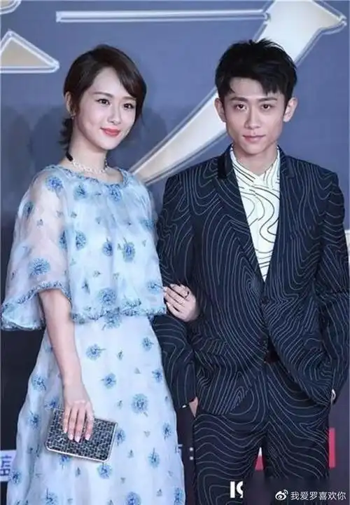 杨紫张一山被传秘密领证结婚,婚纱照曝光?真相其实是剧照