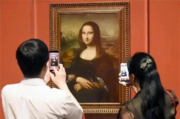 蒙娜丽莎真的在笑把画放大后外科医生称她根本没在笑
