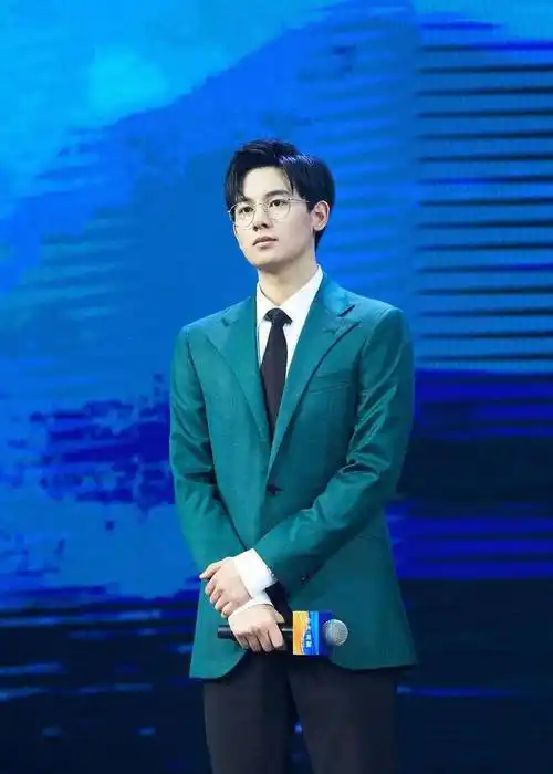 胡先煦年少成名又被弯道超车靠减肥也能出圈