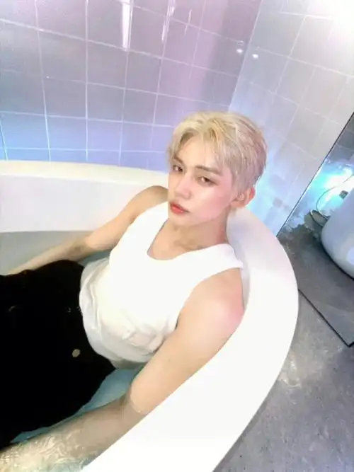 无袖崔然竣帅哥78