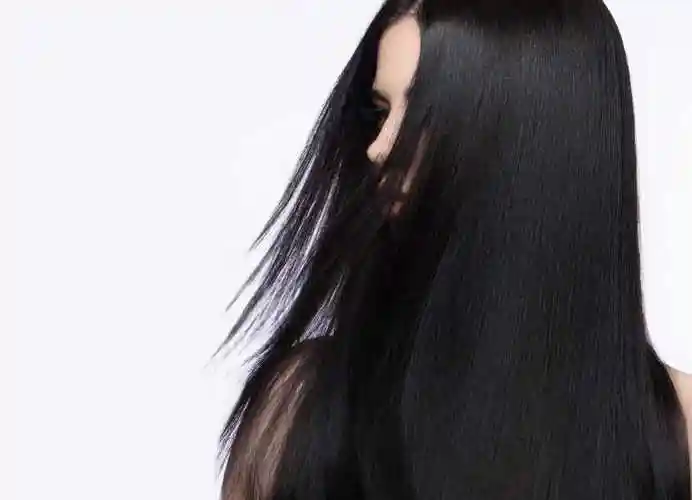 黑色头发图片-漂亮年轻女孩甩动黑色长发素材-高清图片-摄影照片-寻图