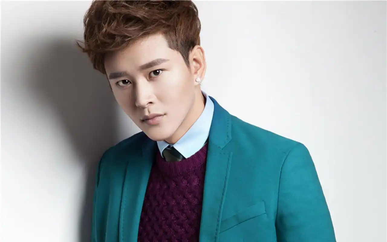 黄宥明霸道总裁范西装写真图片桌面壁纸高清大图预览1920×1200_大陆