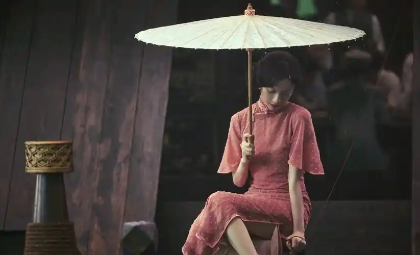 原创盘点倪妮美到出圈的造型时尚白裙似宠儿身段气质好迷人