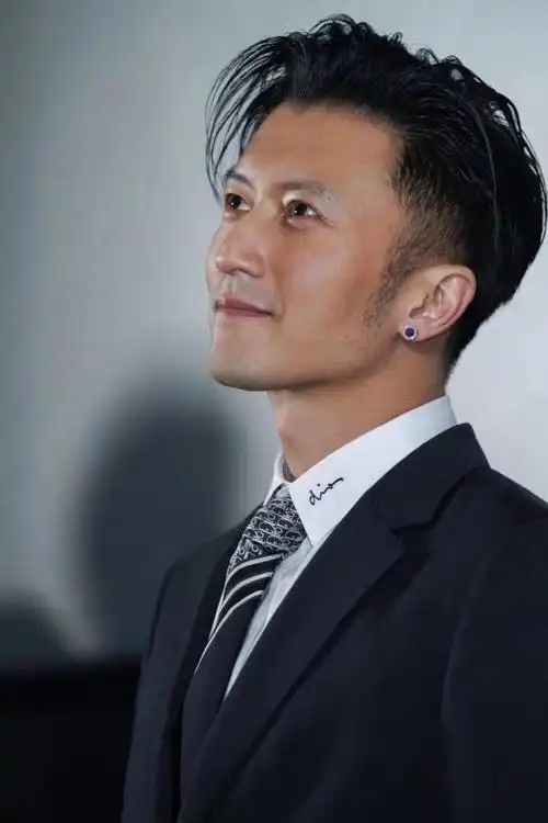 小帅哥大叔都适合,精干更有男人味(男明星发型图片大全) - 冷求网