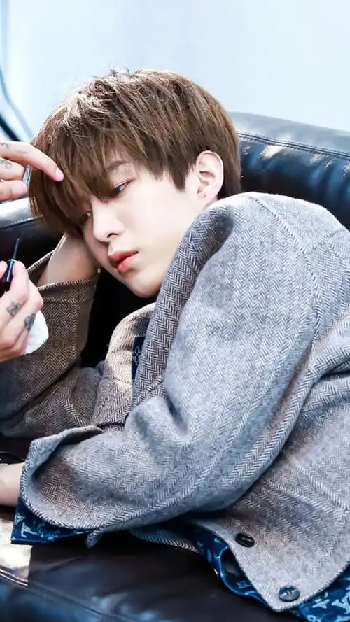 范丞丞帅气写真高清手机壁纸图片