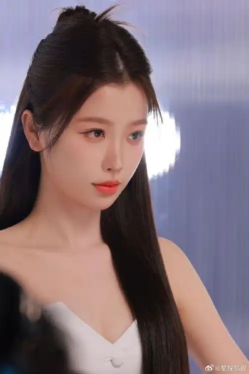 虞书欣居家丸子头发型##虞书欣水光肌妆容