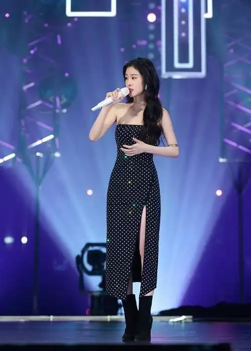 这一夜张碧晨的旗袍高跟封神诠释什么叫做性感尤物