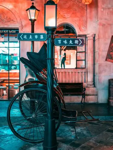 1192弄老上海风情街,这里有外滩十里洋场的缩影,有老码头,大轮船,有轨