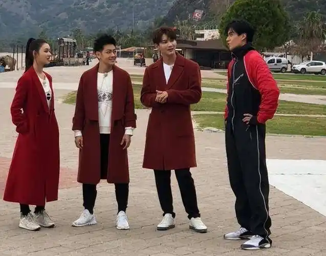 30位当红男明星身高对比(长得英俊帅气却输在)(9)