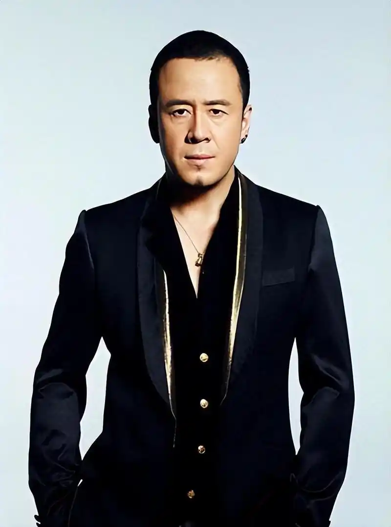 回顾孙浩26岁春晚走红得罪杨坤20年不说话52岁因演戏太好被骂