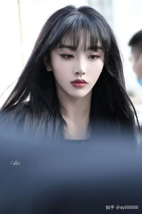 分析孔雪儿的长相大家觉得孔雪儿好看吗