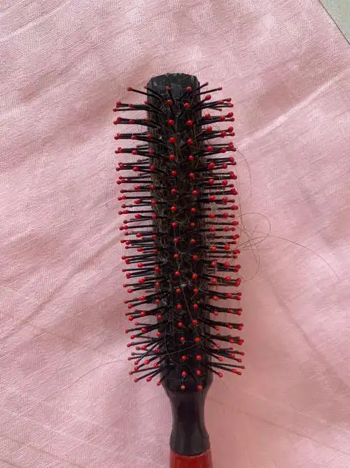 清理的,于是实践了起来,感觉还不错,就是委屈了眉笔刷子了#清理梳子