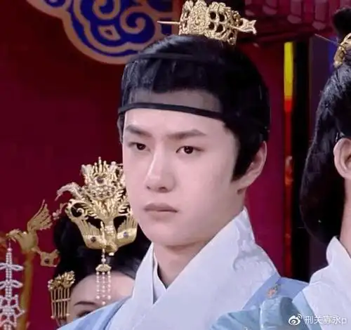 王一博新物料截图脸肿脖子粗被嘲像发面馒头内涵肾不好易浮肿