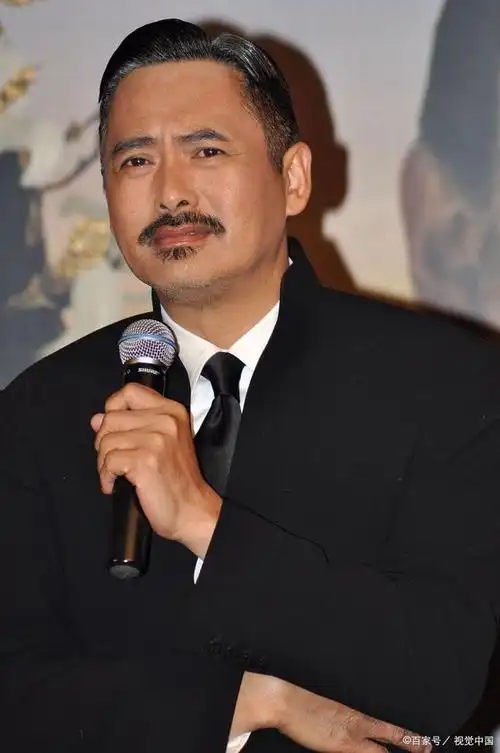 周润发跑步时出现意外