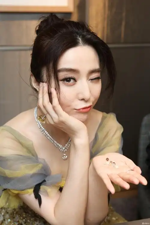 黑夜中最亮的星 你猜范冰冰说的是自己还是项链