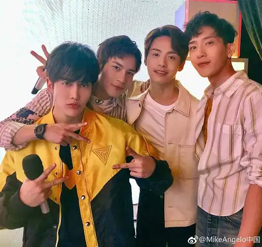 主题:这期快本4个男明星合照,谁艳压了?