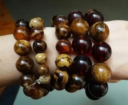 蜜蜡科普蜜蜡最古老最硬会留光的灵性之物