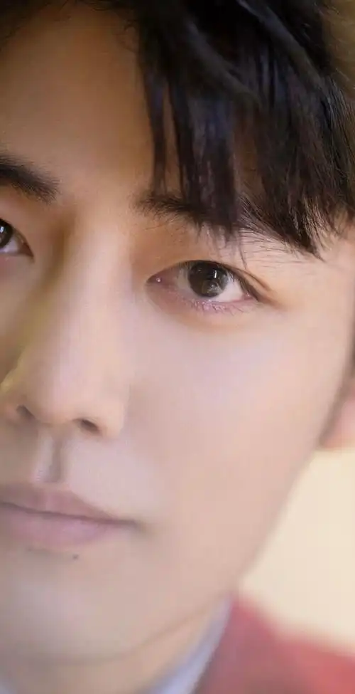 肖战超话#肖战#美男子的特征之一,一定毛发浓密.