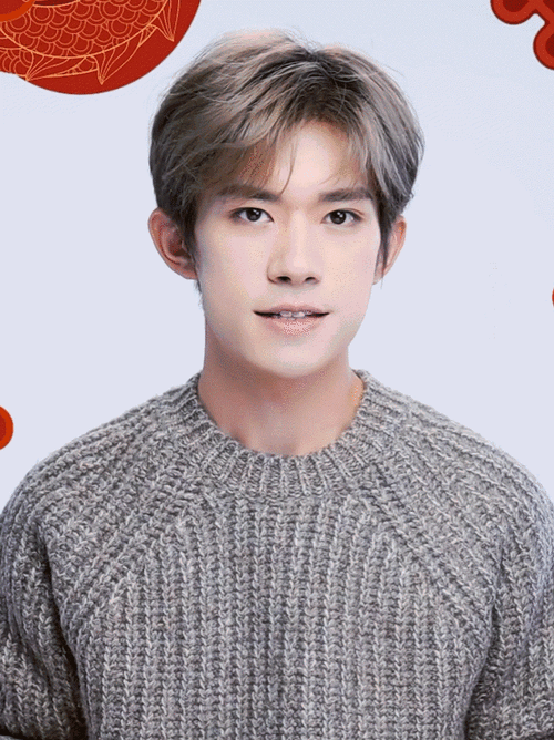 易烊千玺银灰发