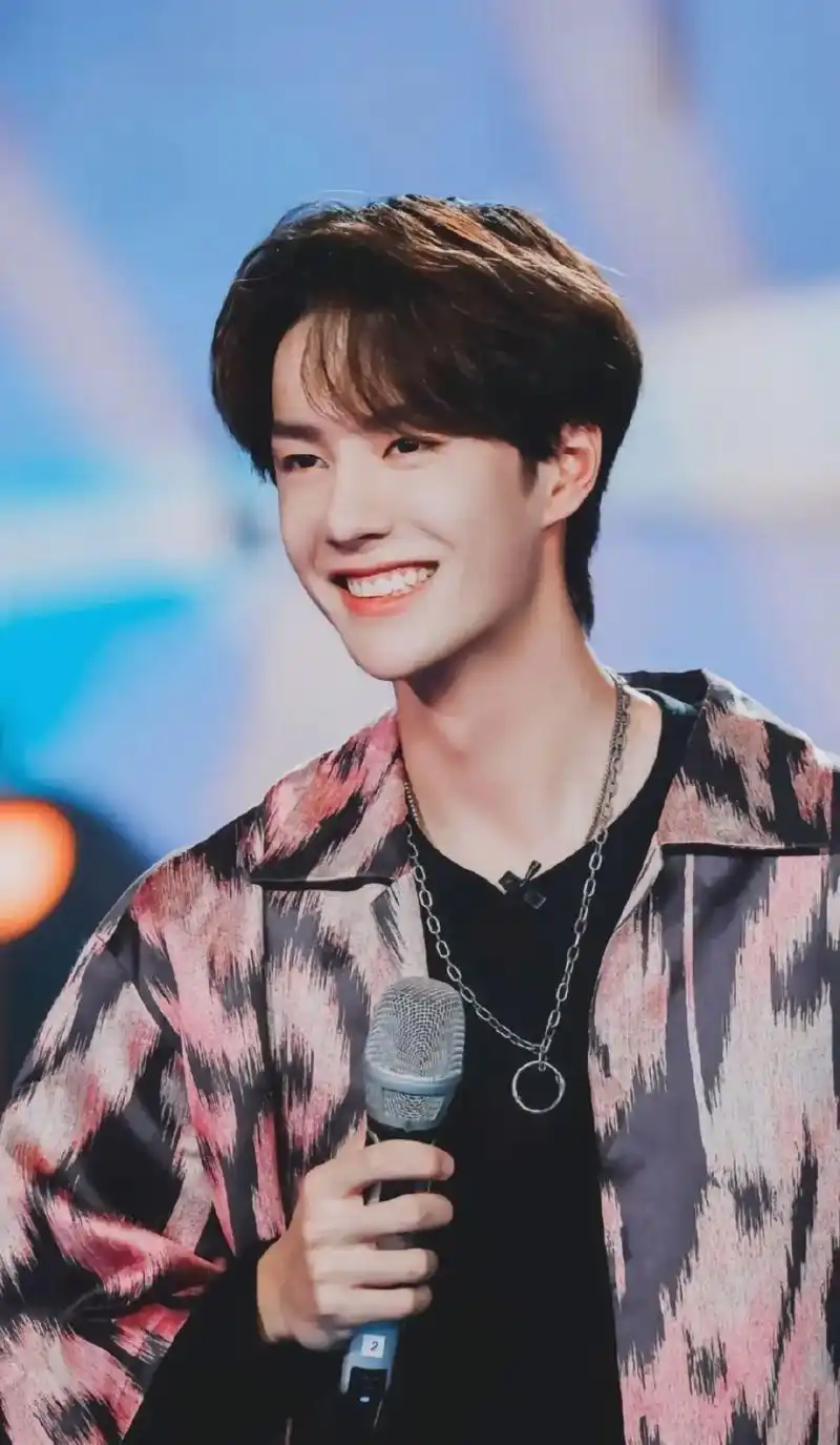 这么可爱这么甜 谁不想抱走#王一博 #治愈系笑容 #王甜甜 - 抖音