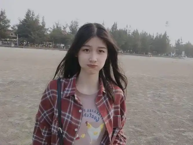 其实上面照片我都偷偷p过了,还开了美颜拍的嘿嘿!