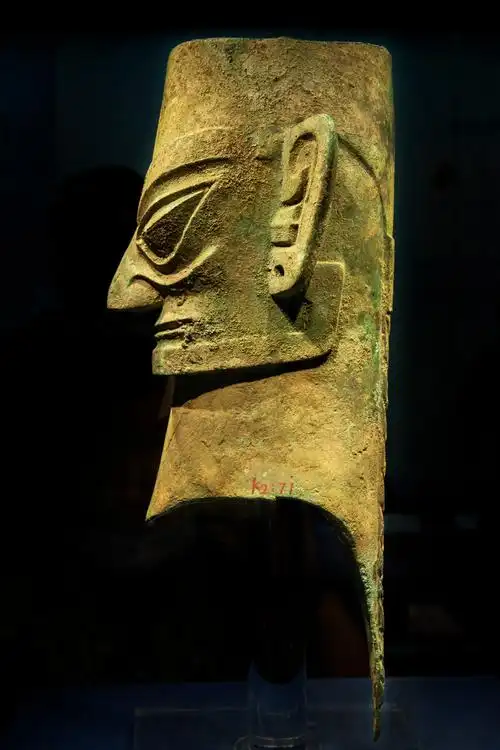 三星堆文物铜人头像