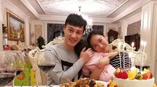 陶昕然,一张车票定情,恋爱8年结婚,演员老公不温不火|何建泽|安陵容