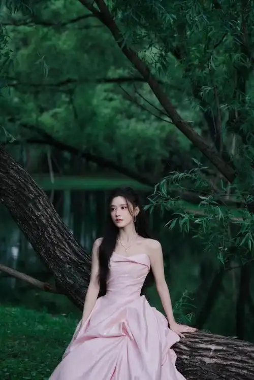 陈意涵芭莎造型##陈意涵在逃公主#@陈意涵estelle受邀出席时尚吧