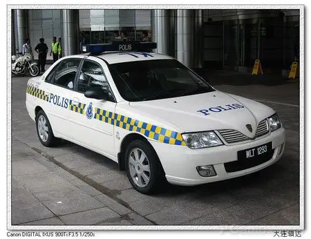 1马来西亚警车上为什么写着"polis",而不是"police"?