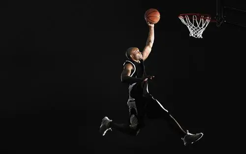 扣篮-02—华为杂志锁屏扣篮是篮球运动成功率极高的得分方式,但需要