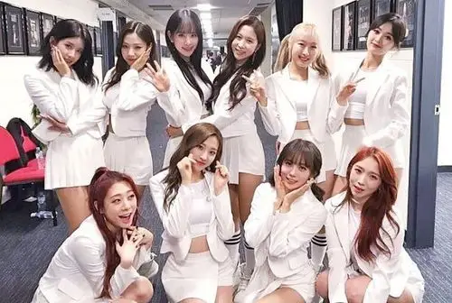 宇宙少女# 170923 官方sns更新宇宙少女后台合照3p汇总