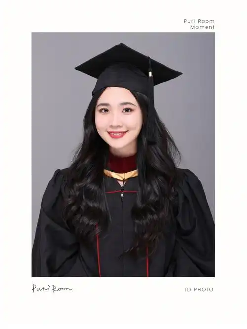 跟学姐借来的学士服还没来得及还