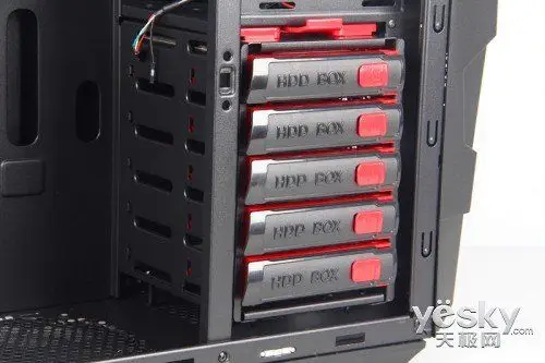 先马枭龙2游戏机箱硬盘位