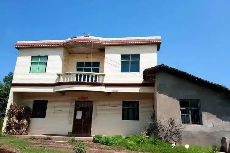 随着人们经济条件的改善,生活水平的提高,如今农村的房屋是越修越大