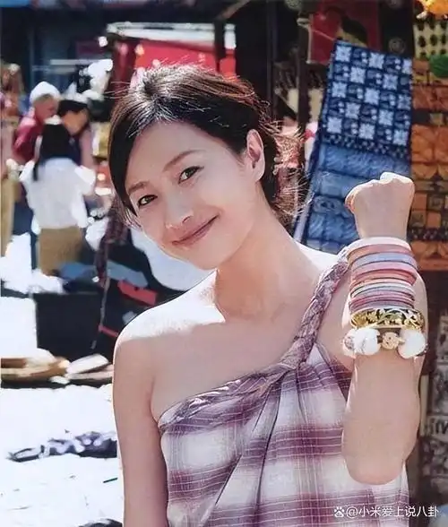 然而,随着时间的推移,徐静蕾的身材也发生了一些变化,最近一次被网友