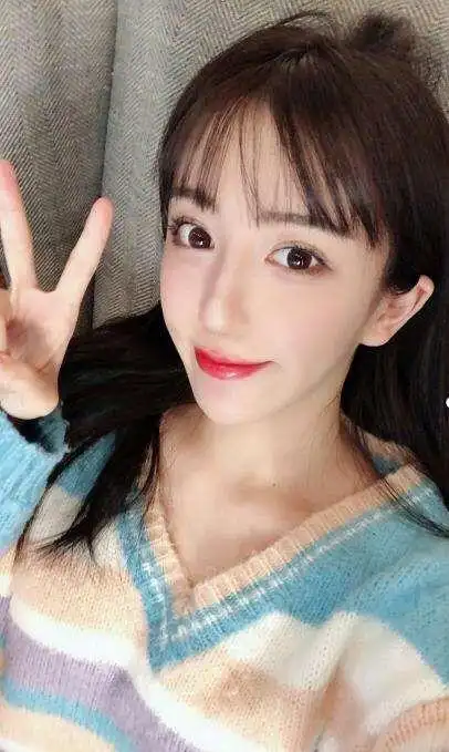 虎牙主播呆妹 呆萌可爱又不失时尚潮流