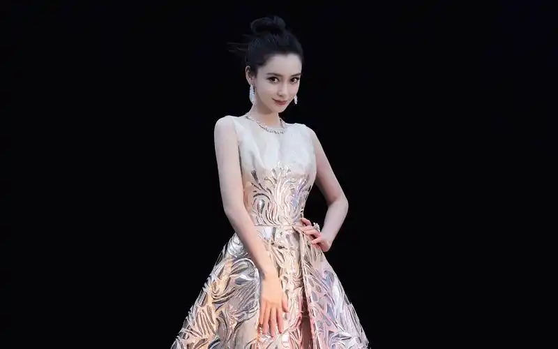 angelababy花瓣裙优雅高清桌面壁纸