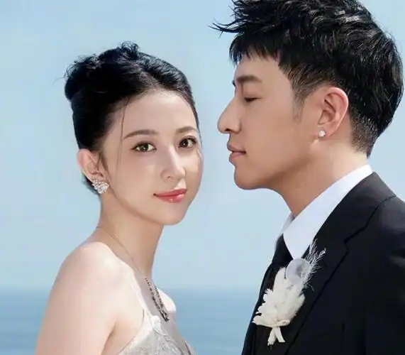 潘玮柏大婚,妻子婚礼穿搭曝光,珠宝超百万还与金晨撞衫|婚礼|礼服