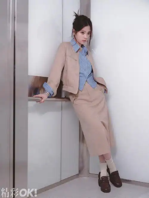 欧阳娜娜质感暗调封面大片