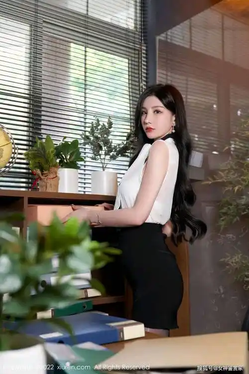 美女侦探明察秋毫极致身材愈发诱人周于希sally