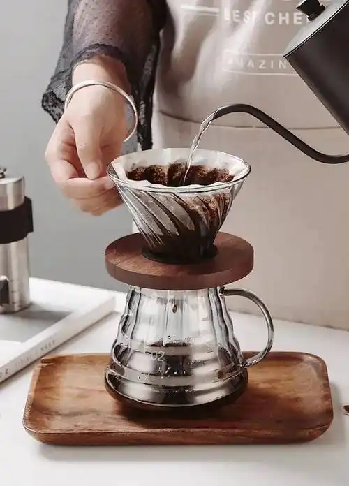 08,注意事项在注水过程中不要让水流浇到滤杯的杯壁上;对于新手而言